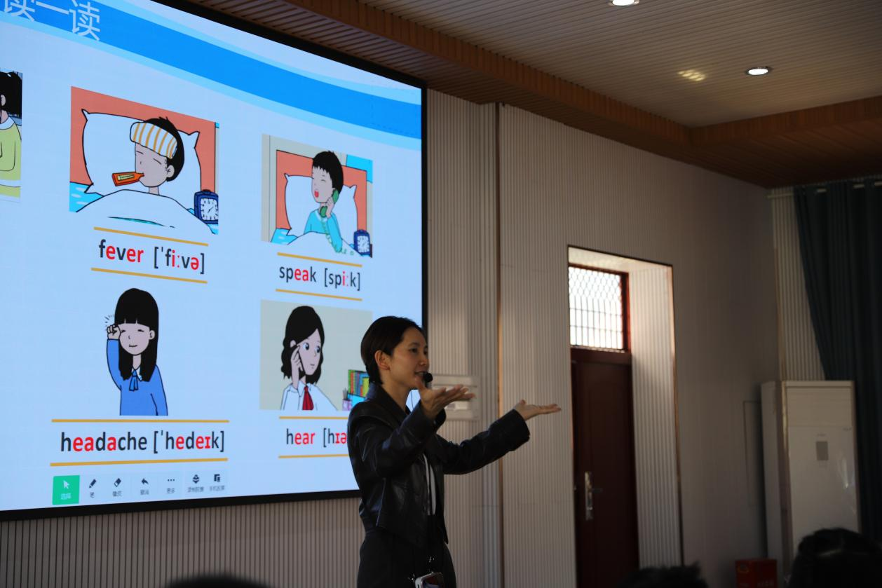 城区二小举行“国培计划”主题式校本研修项目“壹课堂”英语校本研修