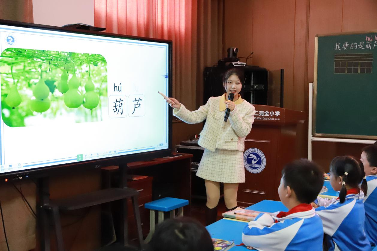 城区二小举行“国培计划（2024）”邵东市主题式校本研修项目中期视导