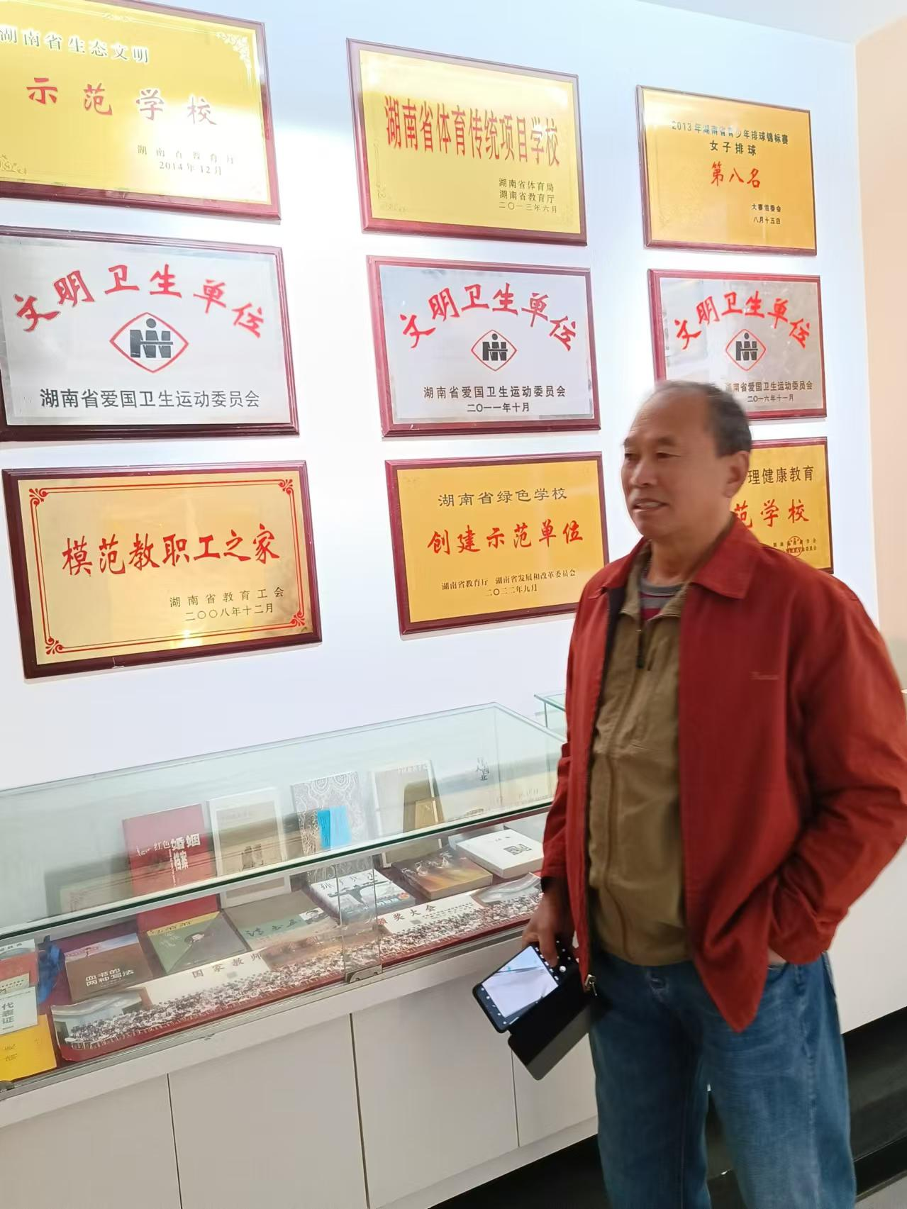 隆回二中：领导、校友母校话情缘