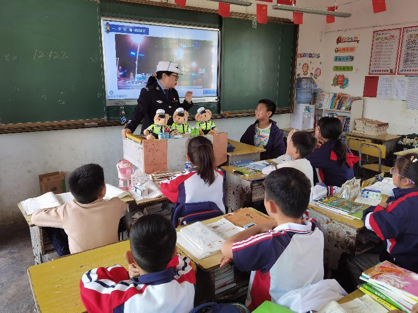 《邵阳县塘渡口镇第五完小： 家长进课堂：为教育注入新活力》