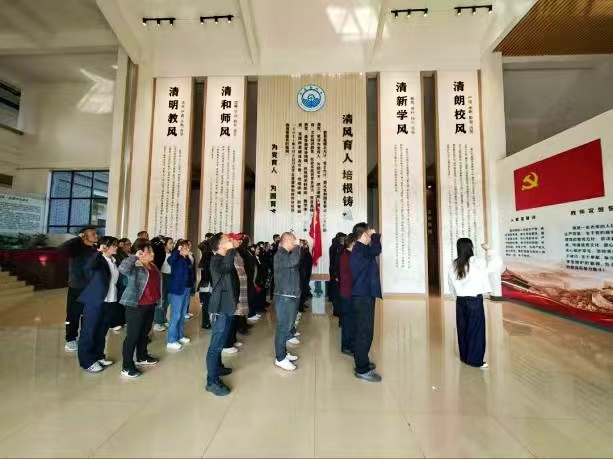 扬清正廉洁之风，办人民满意教育