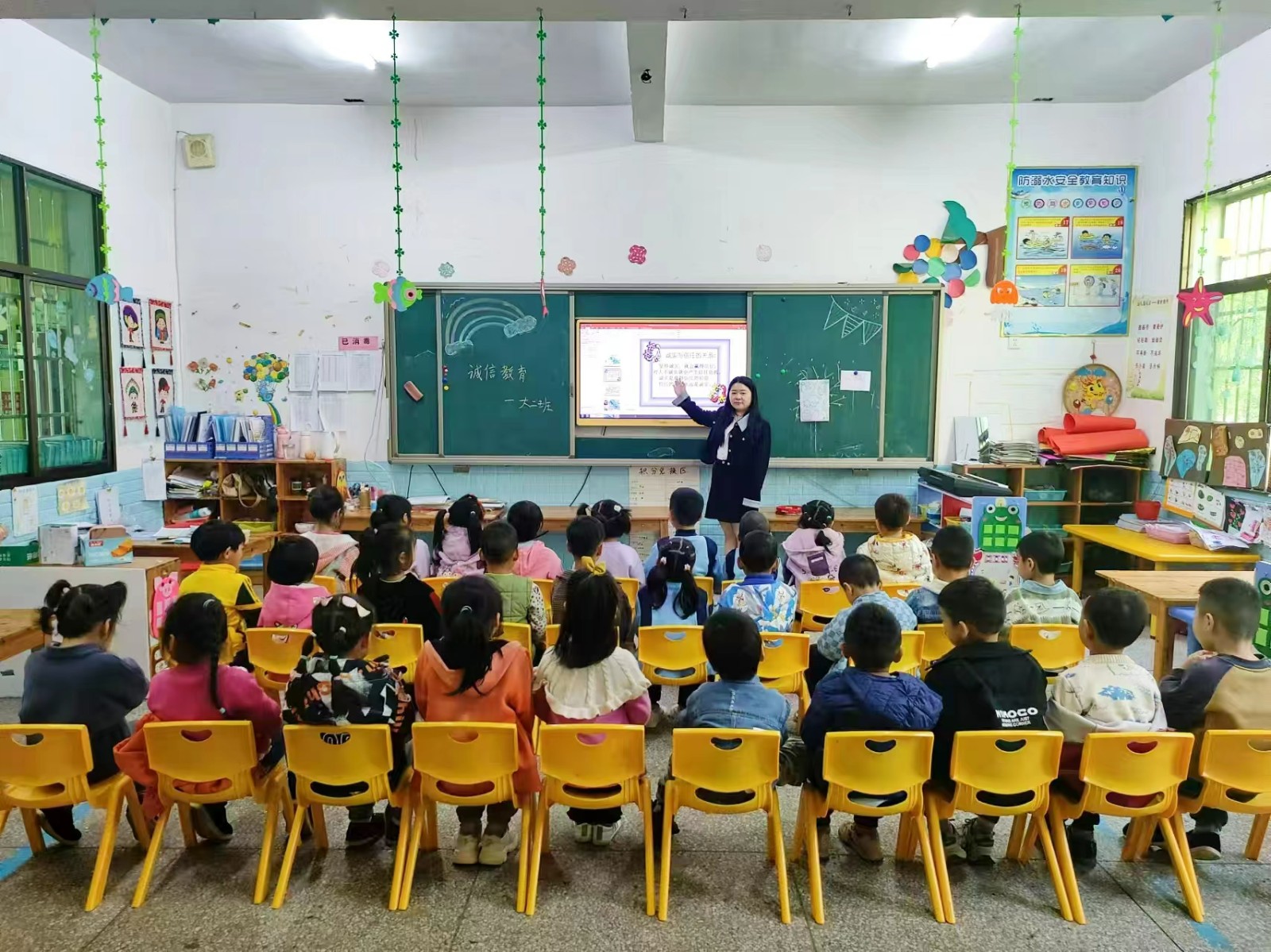 “诚信小苗，茁壮成长”