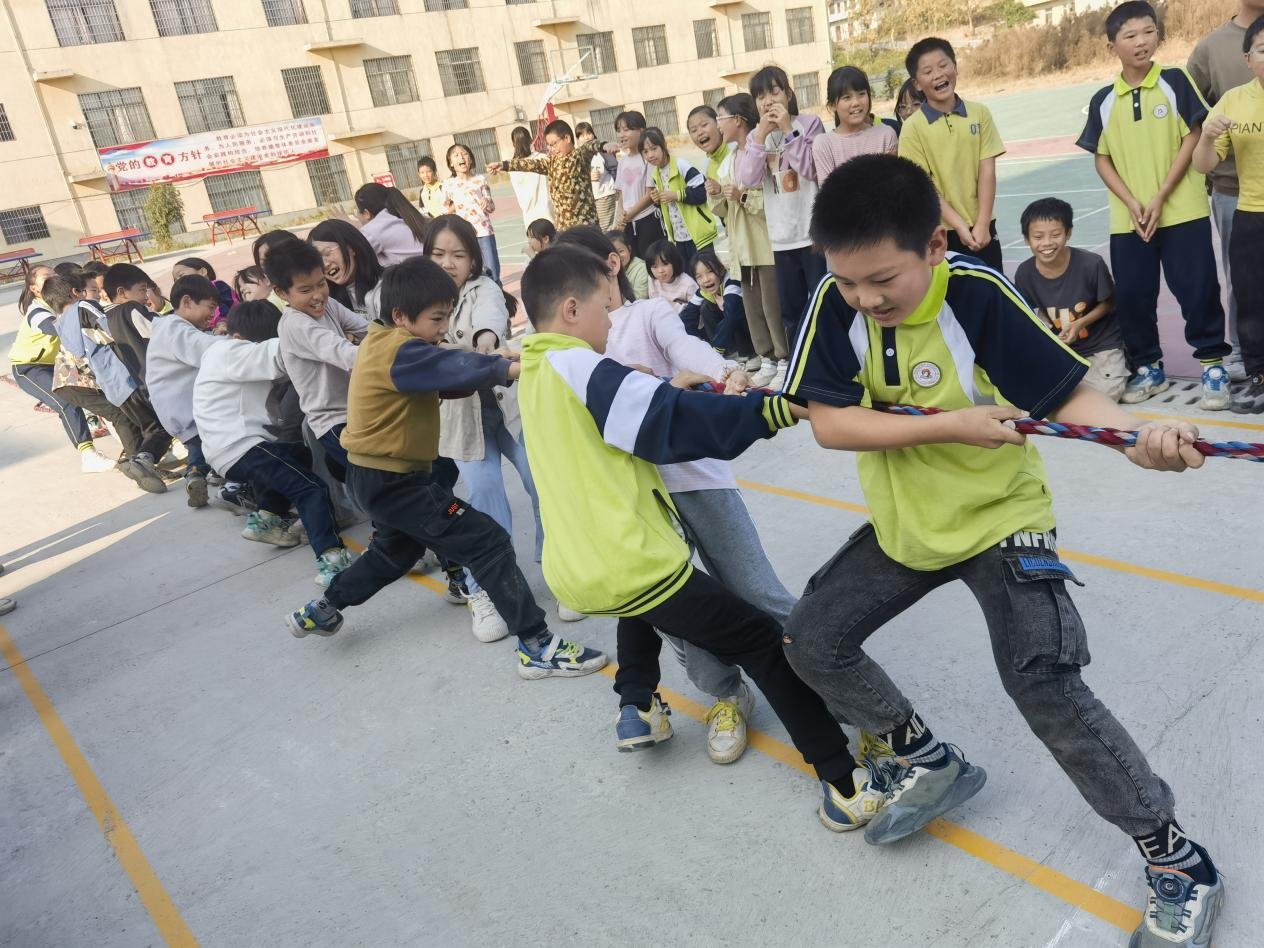 蔡桥乡中心完全小学举办第一届趣味运动会