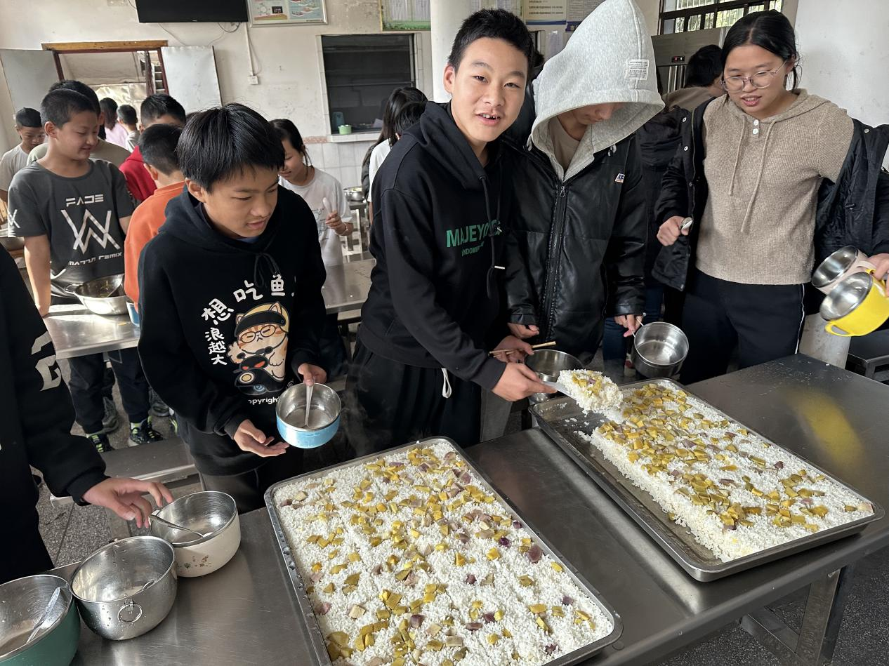 新宁县崀山镇崀山学校开展忆苦思甜教育