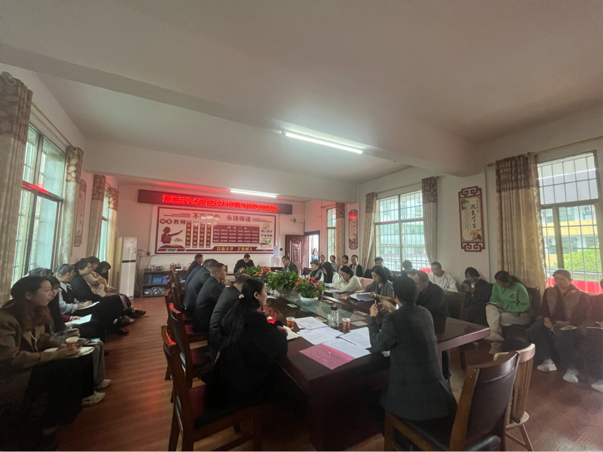 霞塘云中心学校青年教师交流会圆满举行：经验传承，助力成长