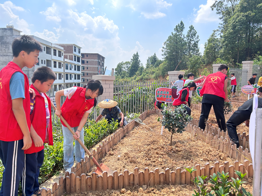 “劳”以强体 “动”以润心