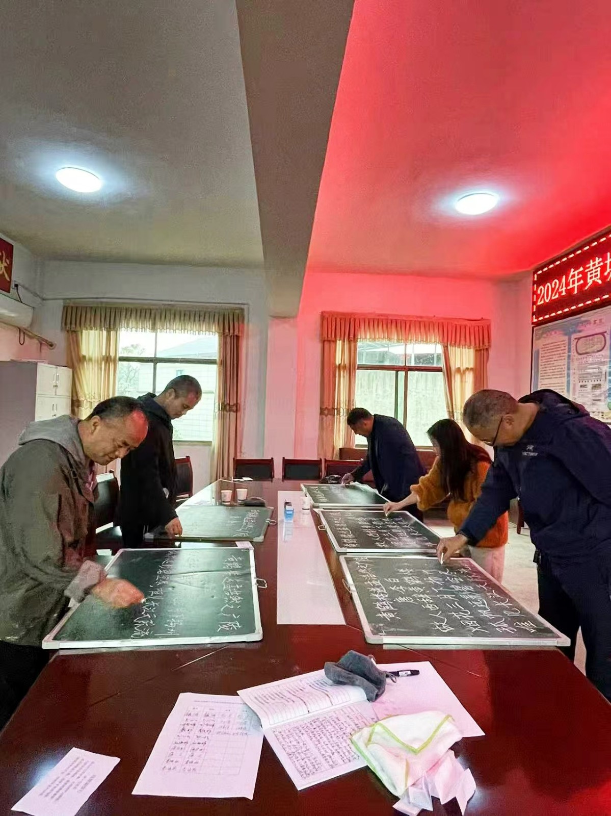 塘渡口镇黄塘中心学校举行粉笔字比赛