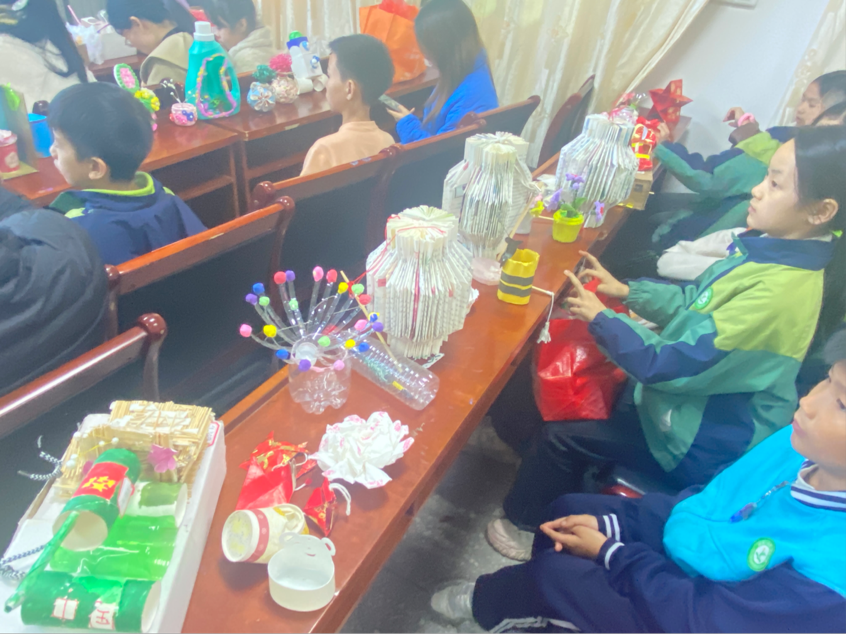 塘渡口镇第二完全小学成功举办“变废为宝 从我做起”科学调查体验成果展
