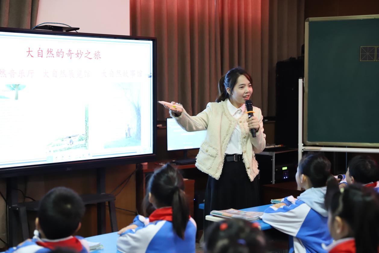 城区二小举行“国培计划”主题式校本研修“壹课堂”研讨活动