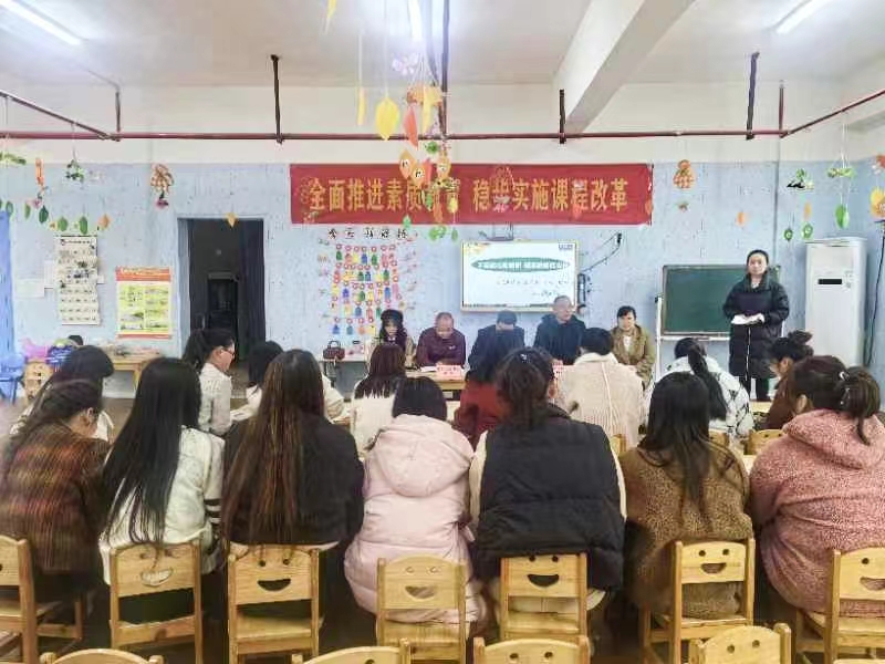 不忘初心勤思研 校本研修促成长