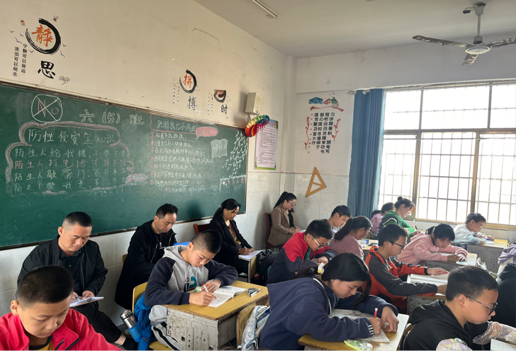 九公桥镇中心完全小学开展校本研修