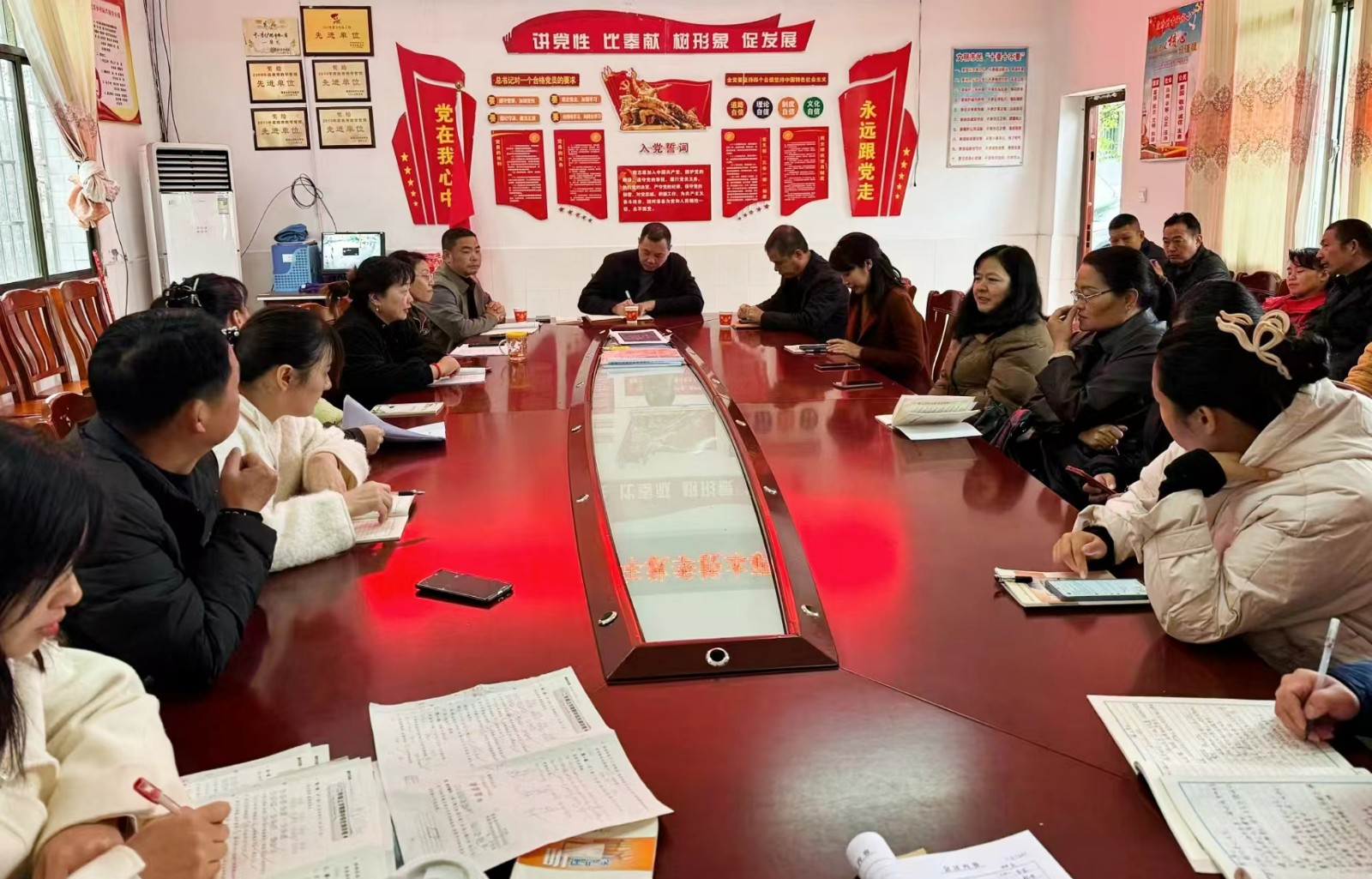 推门听课常态化，深入课堂促成长