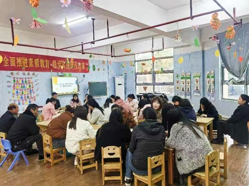 师以德立，教以爱成