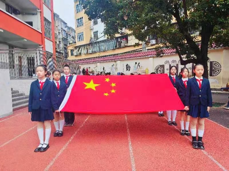 弘扬奥运精神，展现自我风采