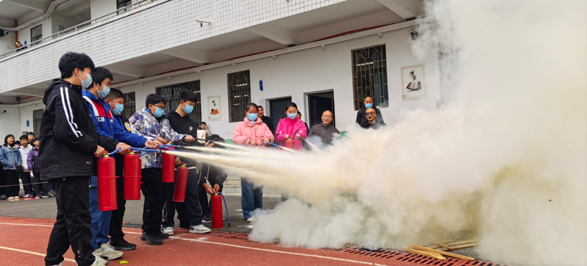 消防演练筑防线，平安幸福满校园