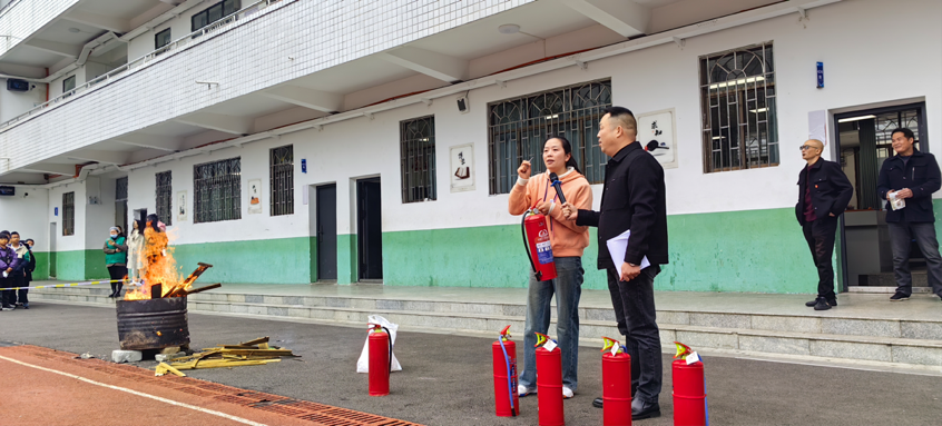 消防演练筑防线，平安幸福满校园