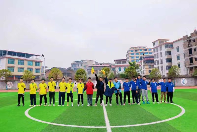 绿茵场上，激情飞扬