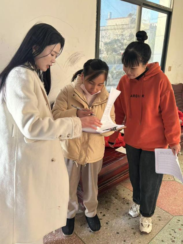 暖心家访，共筑安全防线