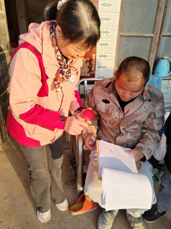 暖心家访，共筑安全防线