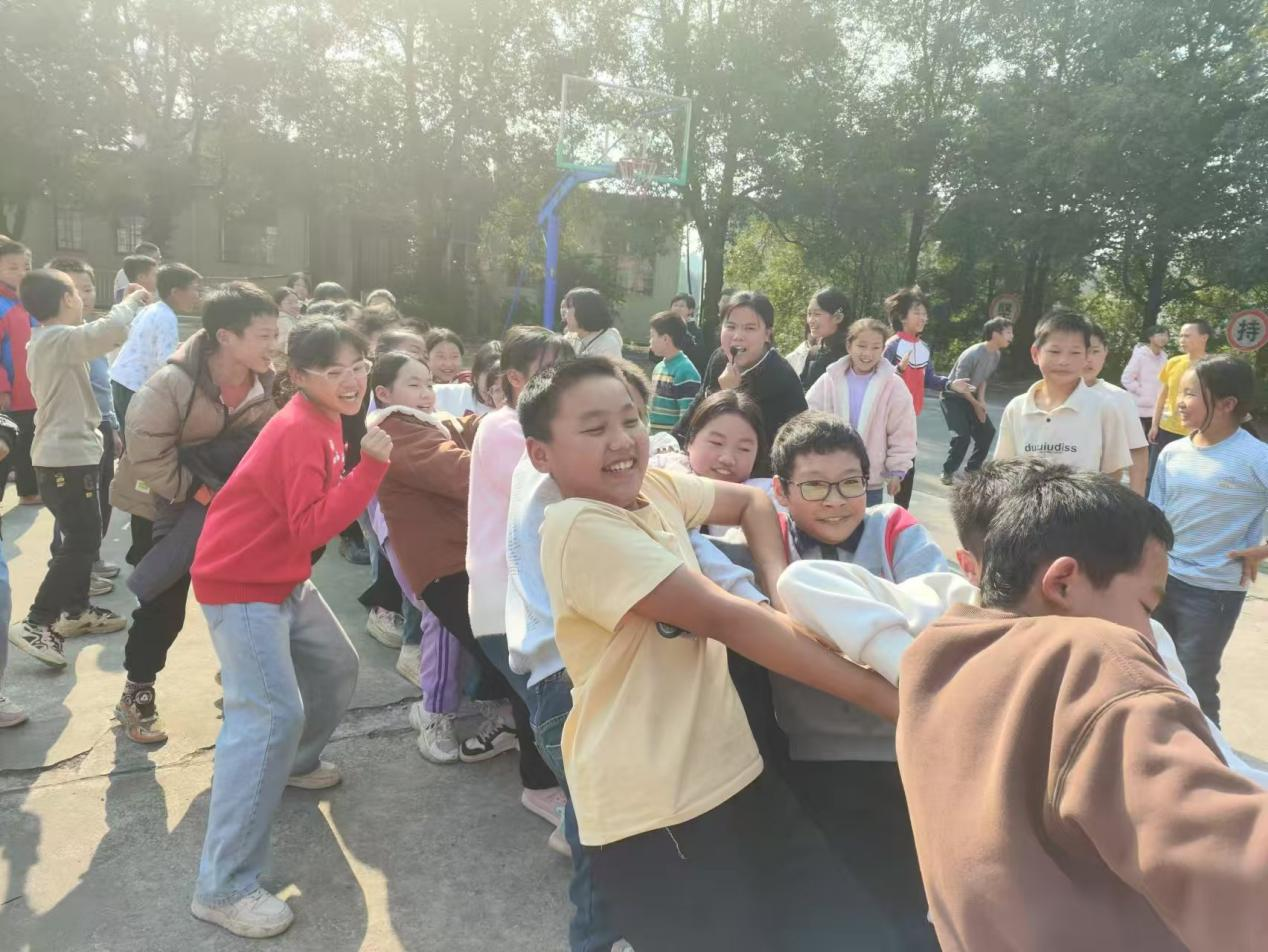 凝心聚力 “拔”出精彩