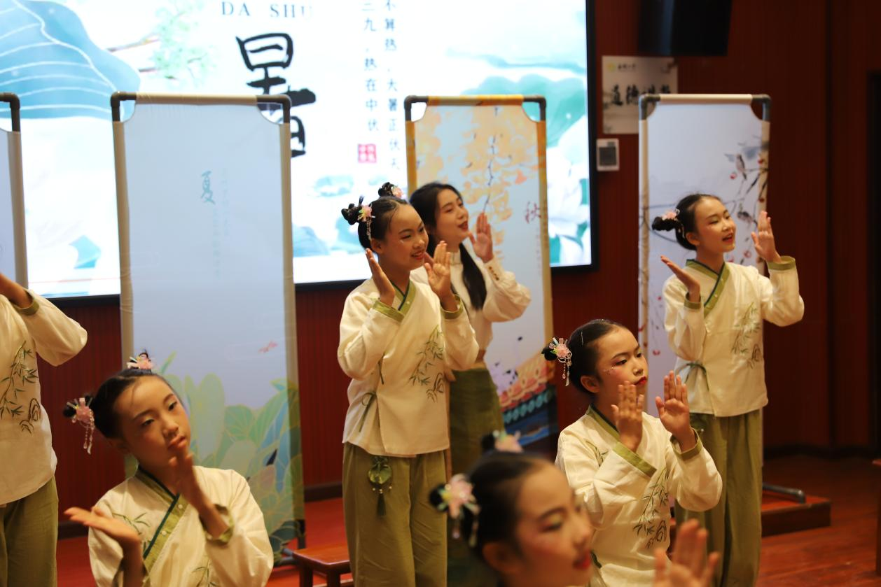 张克家名校长工作室赴杏园小学观摩“书香校园”成果展示