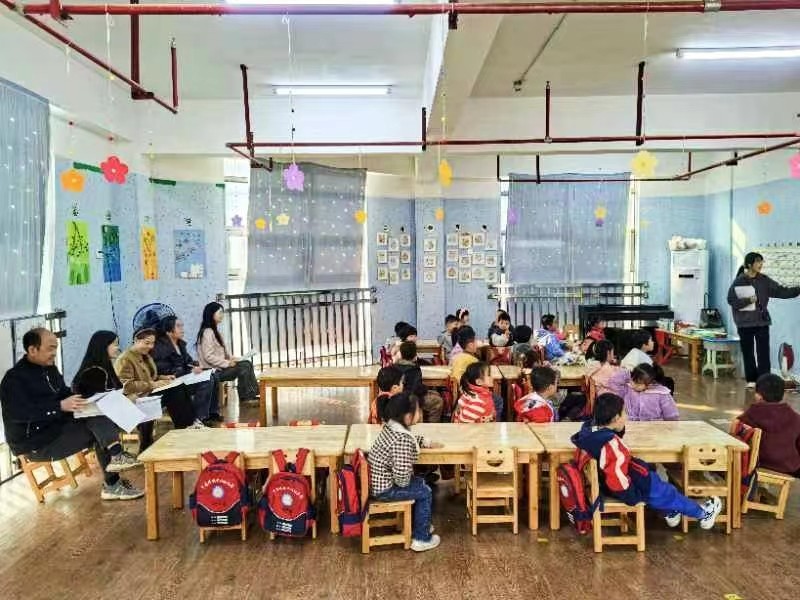 “聚”集体智慧 “备”精彩活动