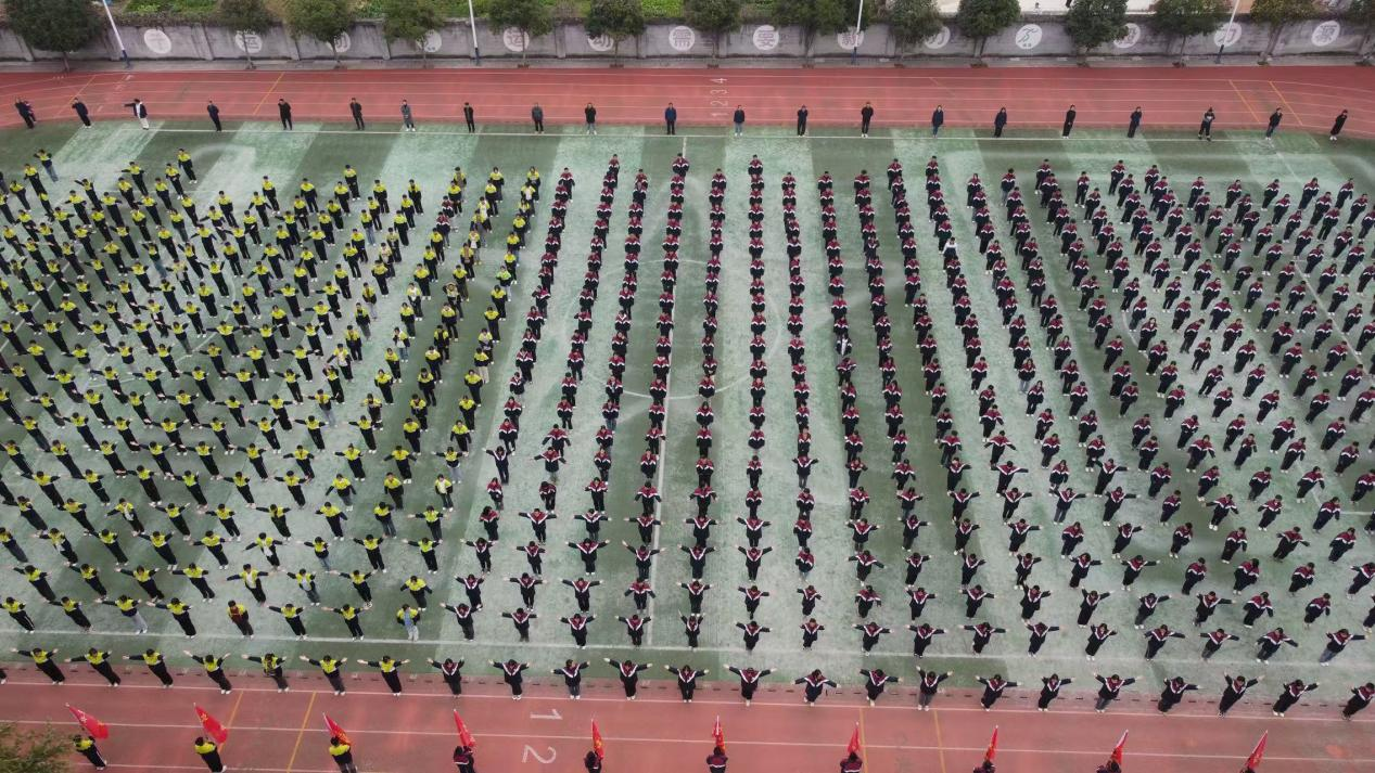 大课间活动多姿多彩，促进学生全面发展