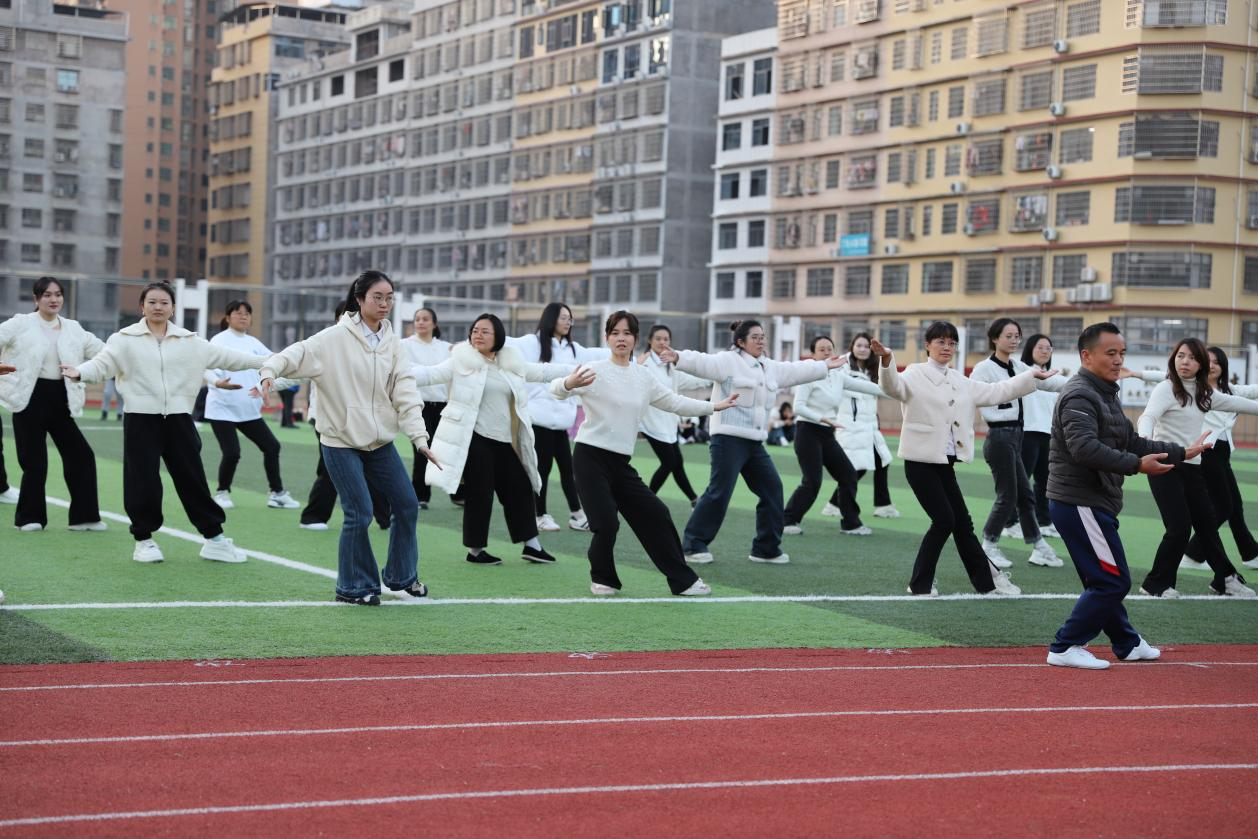 城区二小举行太极拳比赛