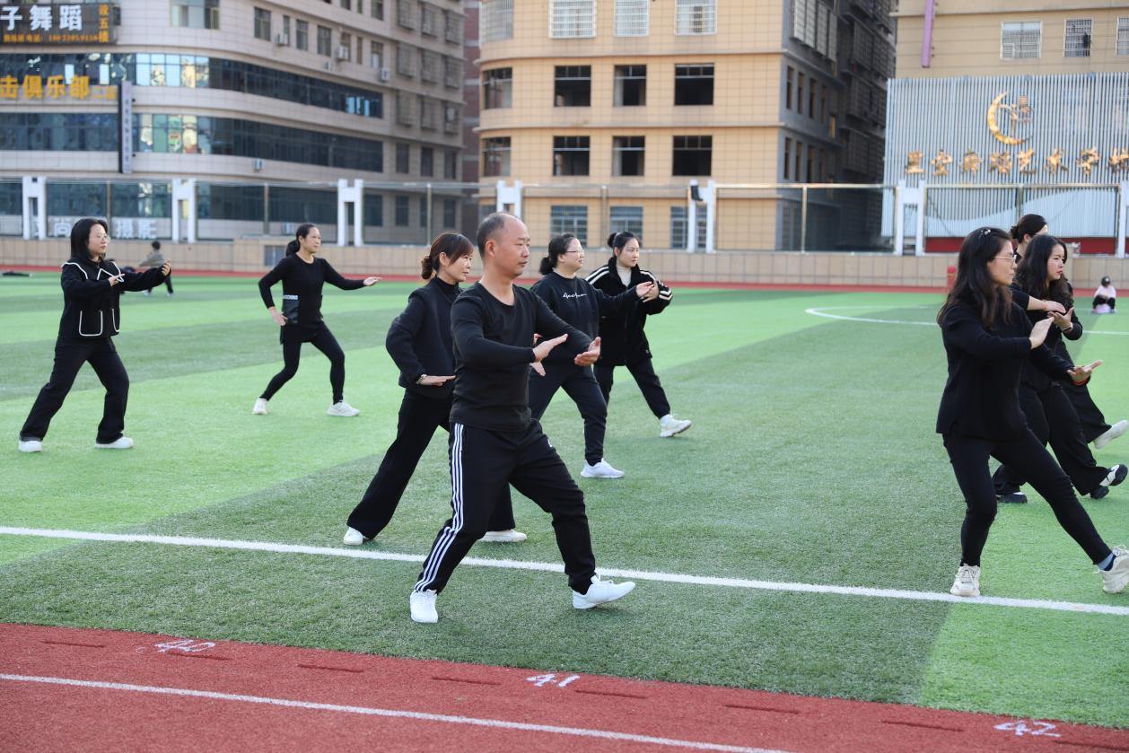 城区二小举行太极拳比赛