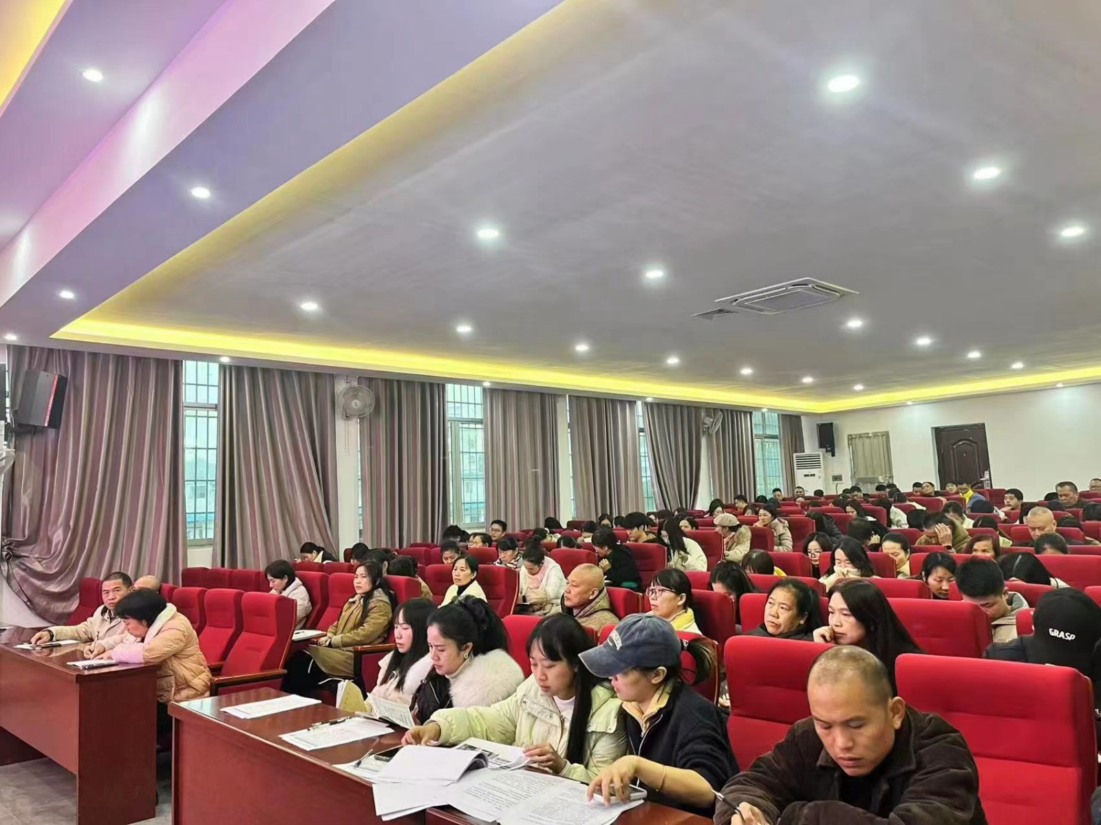 打造“金课”，培塑“金师”，培育“金才”