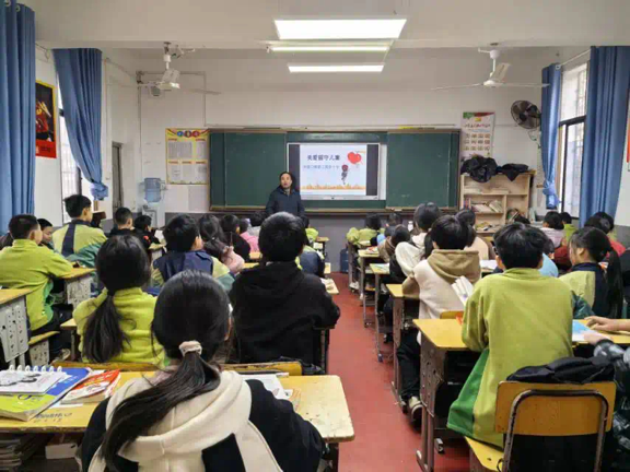 塘渡口镇第二完全小学成功举办留守儿童快乐日
