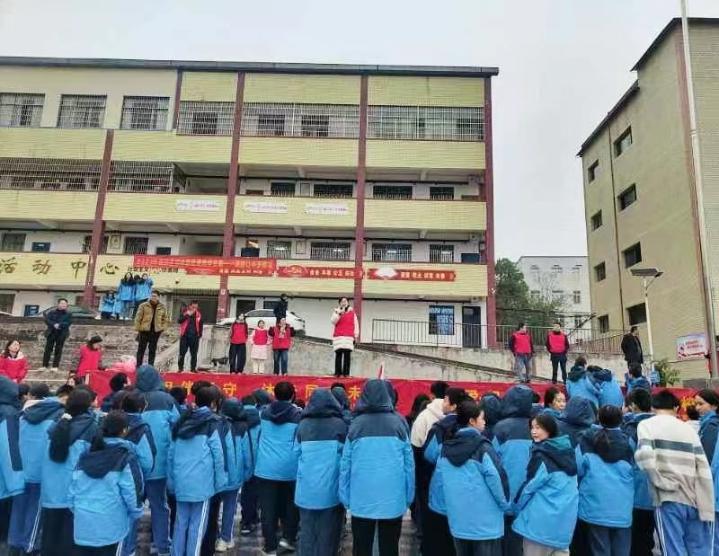 爱心相护  沐光而行：