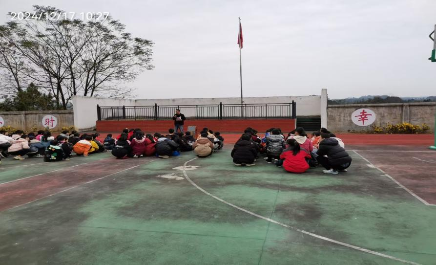 万塘乡白马田中心小学 开展消防安全演练