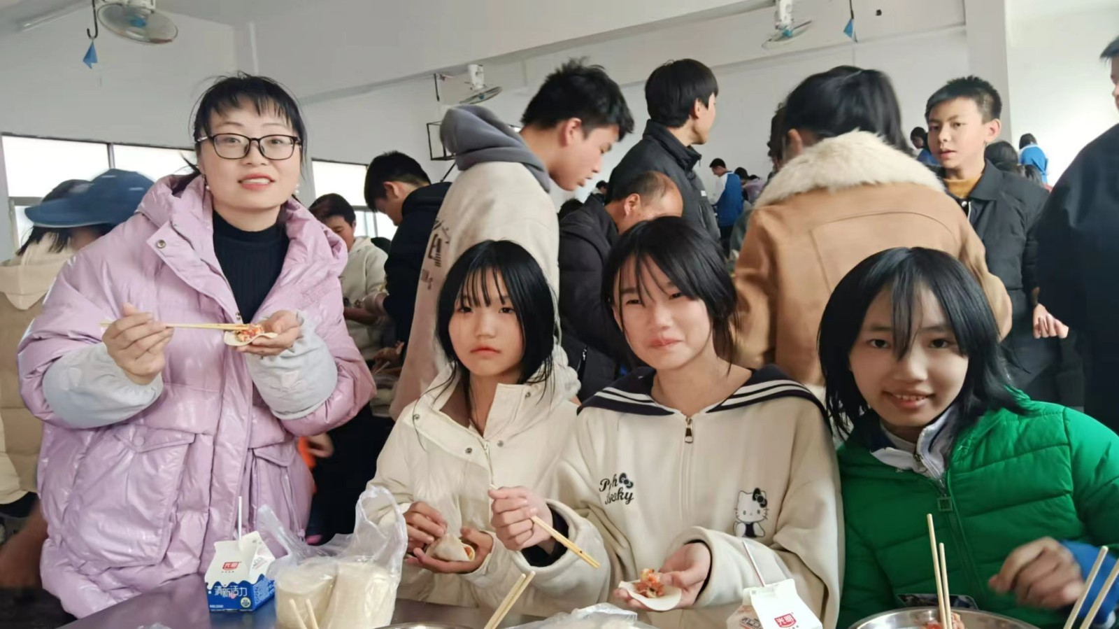 梽木山中学冬季运动会圆满举行，师生共享欢乐时光