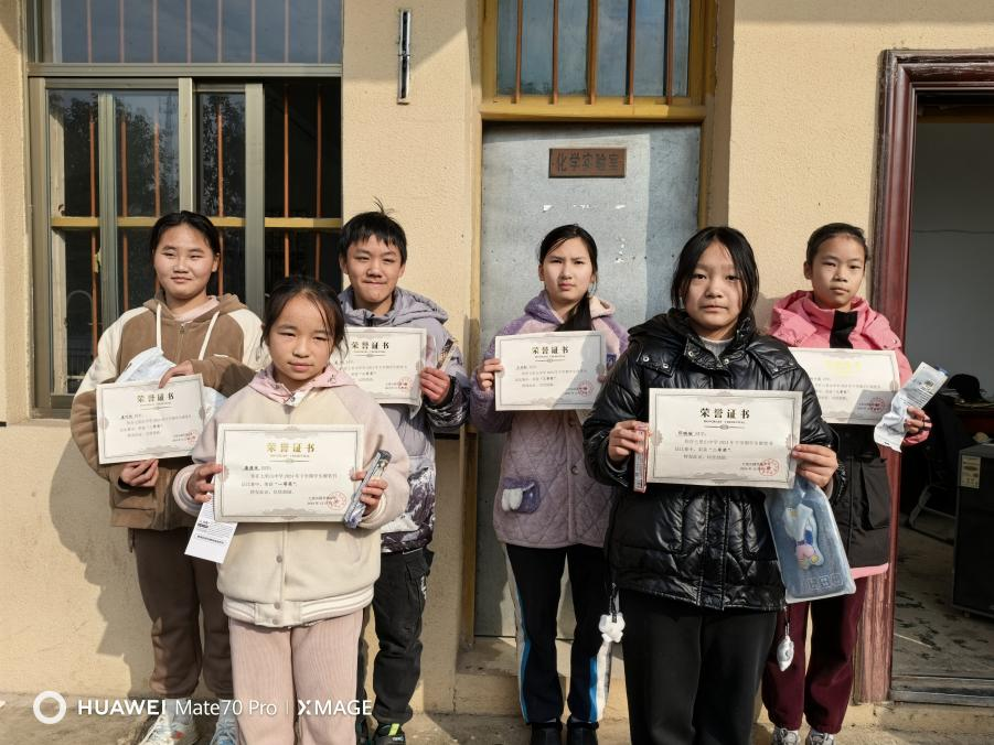 墨香沁校园，妙笔书青春