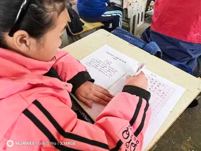 墨香沁校园，妙笔书青春