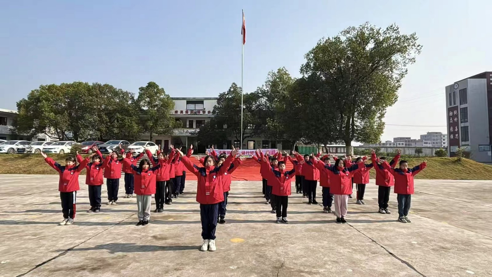 “跃动校园，‘两操’风采”