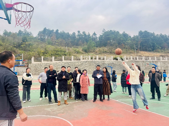 “燃”动冬季 “师”展活力