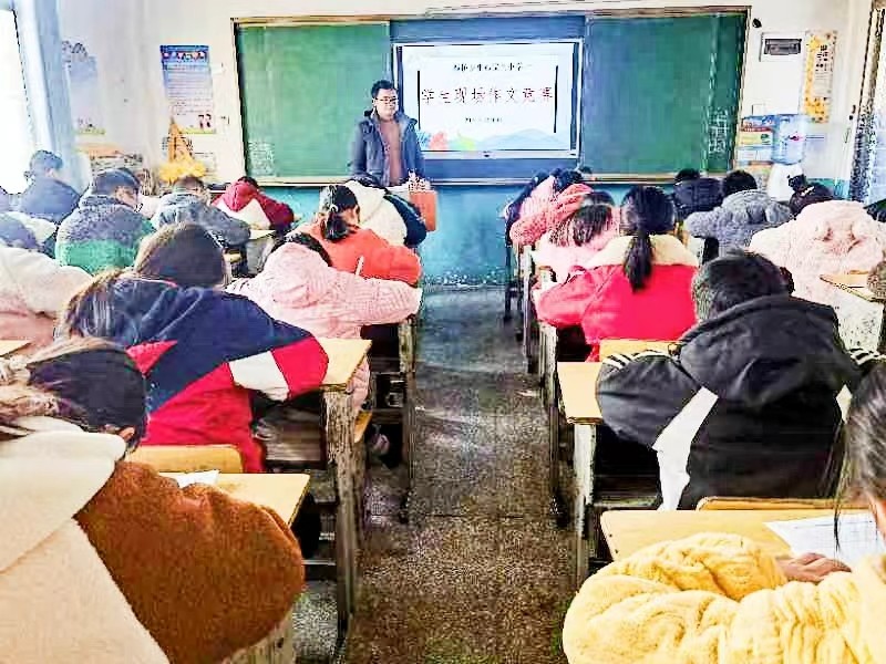 “童心妙笔，文采飞扬”