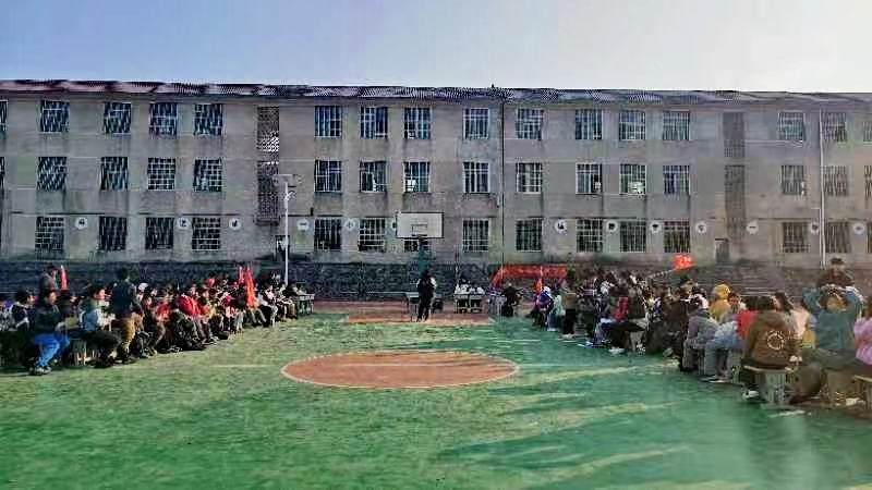 下花桥镇双江中学开展“诵经典，耀中华”经典诵读