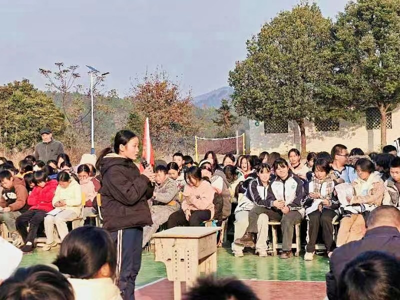 下花桥镇双江中学开展“诵经典，耀中华”经典诵读