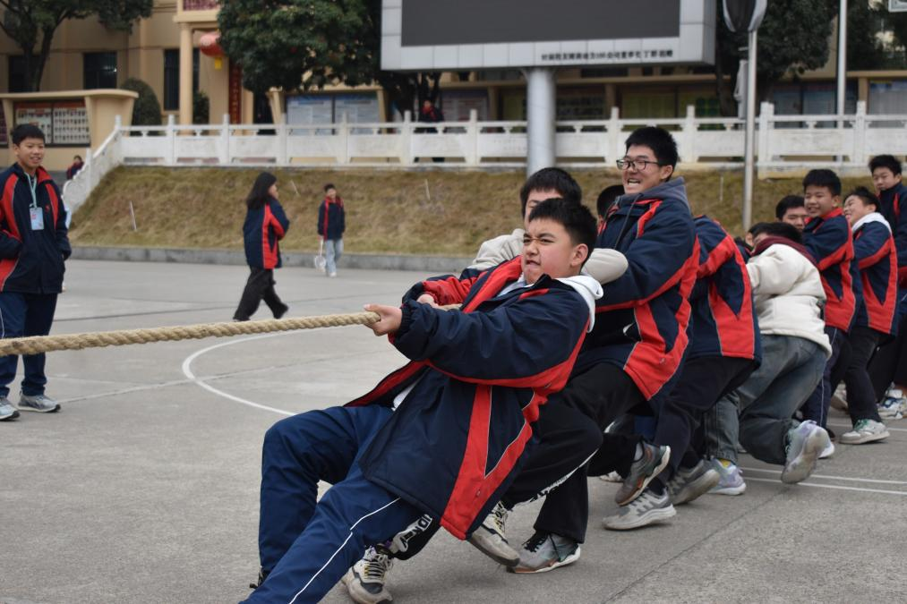 隆回二中拔河拔出“精气神”