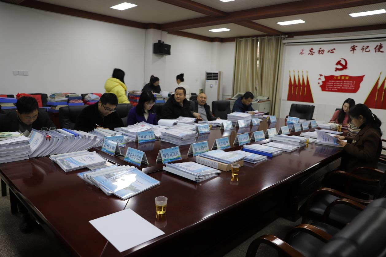 城区二小迎接宋家塘街道中心学校期末工作检查