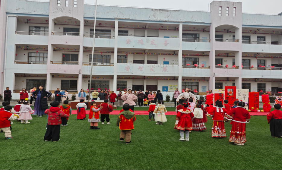 古韵雅趣庆元旦，亲子同游乐满园