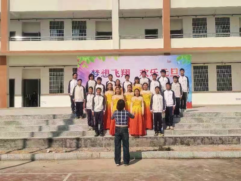 小舞台放飞大梦想