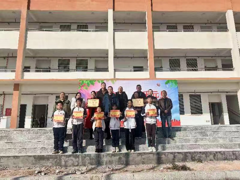 小舞台放飞大梦想