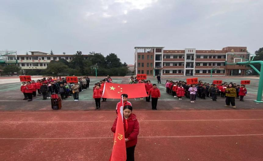 白马田中心小学 开展庆“元旦”体育运动会