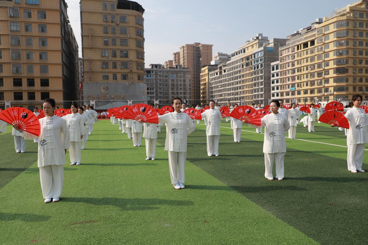 城区二小在宋家塘街道中心学校太极拳比赛中荣获一等奖