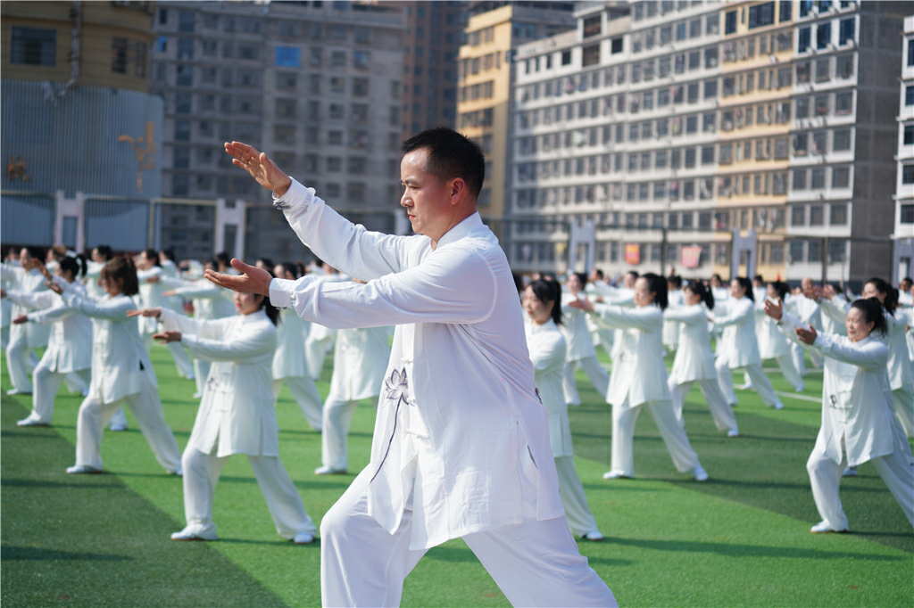 城区二小在宋家塘街道中心学校太极拳比赛中荣获一等奖