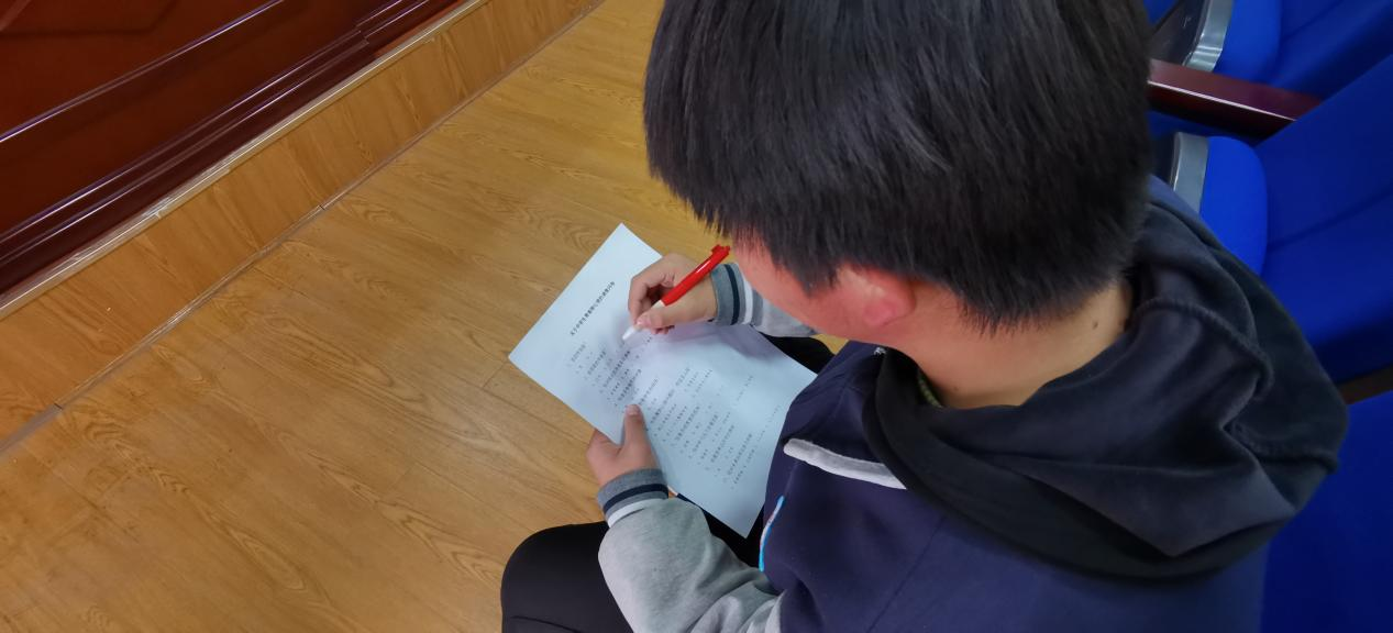 白仓镇芙蓉学校 开展“中学生如何树立正确的交友观”